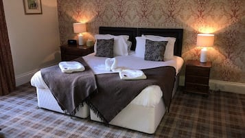 Twin Room | Iron/ironing board, free WiFi, bed sheets