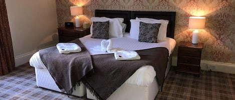 Fer et planche à repasser, Wi-Fi gratuit, draps fournis