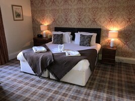 Twin Room | Iron/ironing board, free WiFi, bed sheets