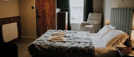 Comfort Double Room | Iron/ironing board, free WiFi, bed sheets