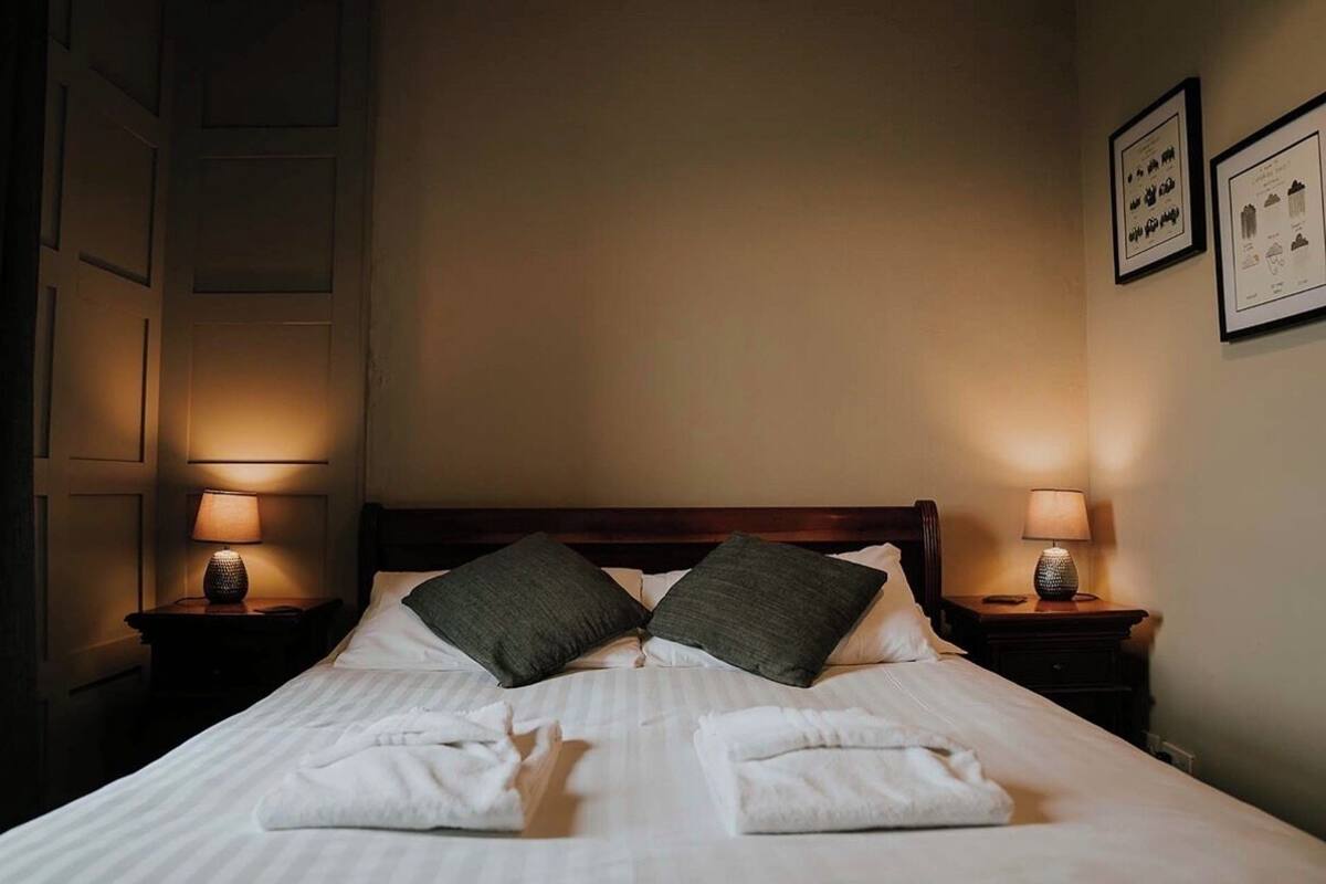 Double Room (Larger Double) | Iron/ironing board (on request), WiFi (free), bed sheets