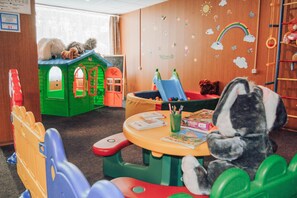 Área de juegos infantiles techada