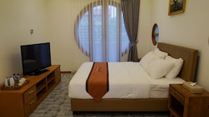 In-room safe, desk, iron/ironing board, free WiFi