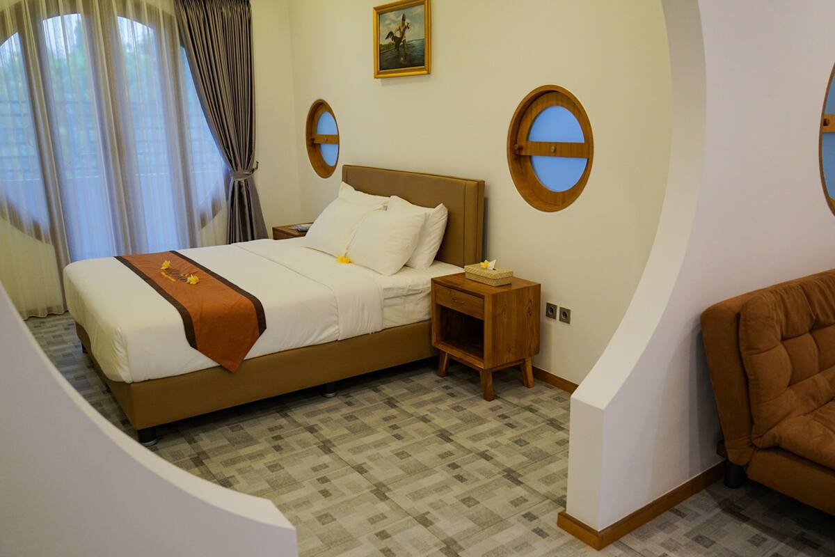 In-room safe, desk, iron/ironing board, free WiFi