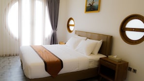 In-room safe, desk, iron/ironing board, free WiFi