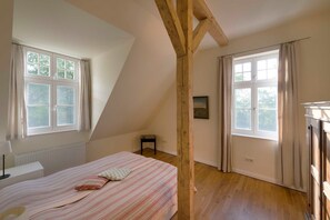 1 bedroom, travel crib, WiFi, bed sheets
