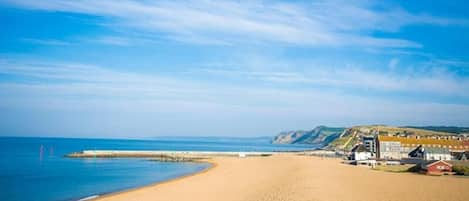 Una spiaggia nelle vicinanze