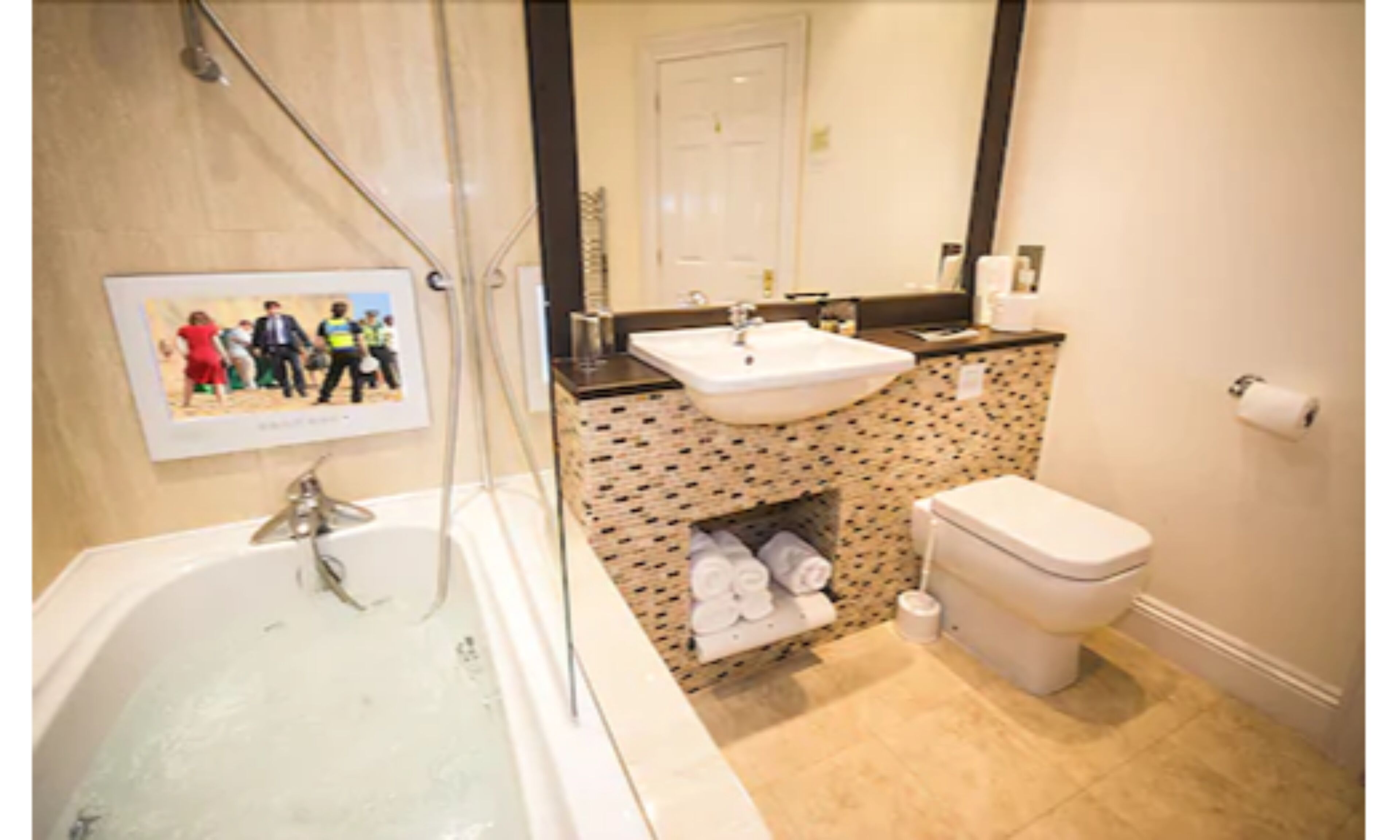 double or twin room | bathroom | combined shower/bathtub, jetted bath, free toiletries, hair dryer