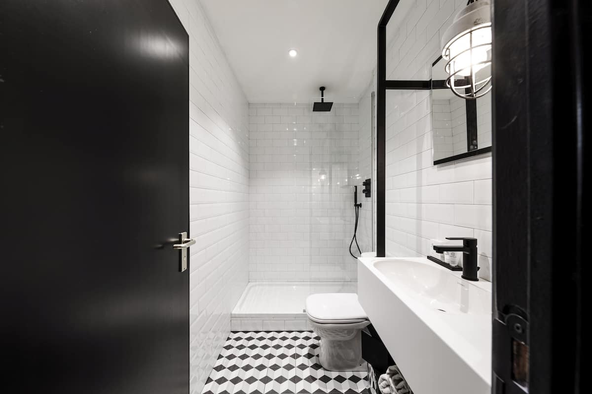 penthouse | bathroom | shower, rainfall showerhead, free toiletries, hair dryer