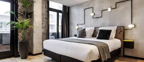 Medium Room, Street View