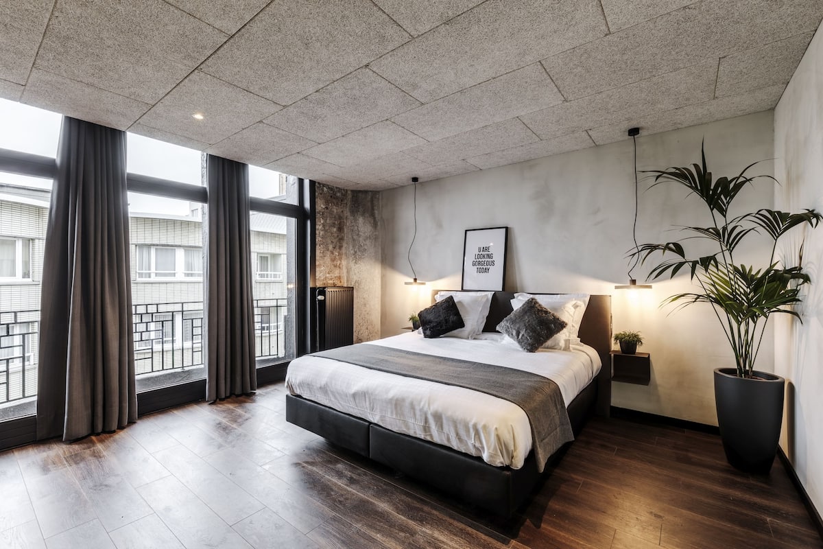 large room, street view | view from room