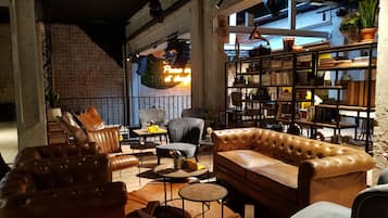 Lobby-Lounge