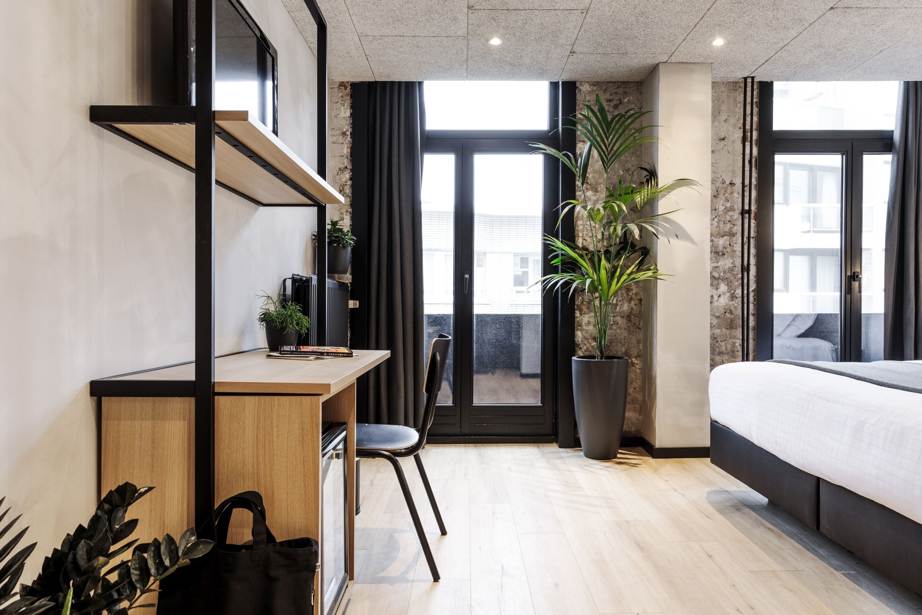 medium room, street view | view from room