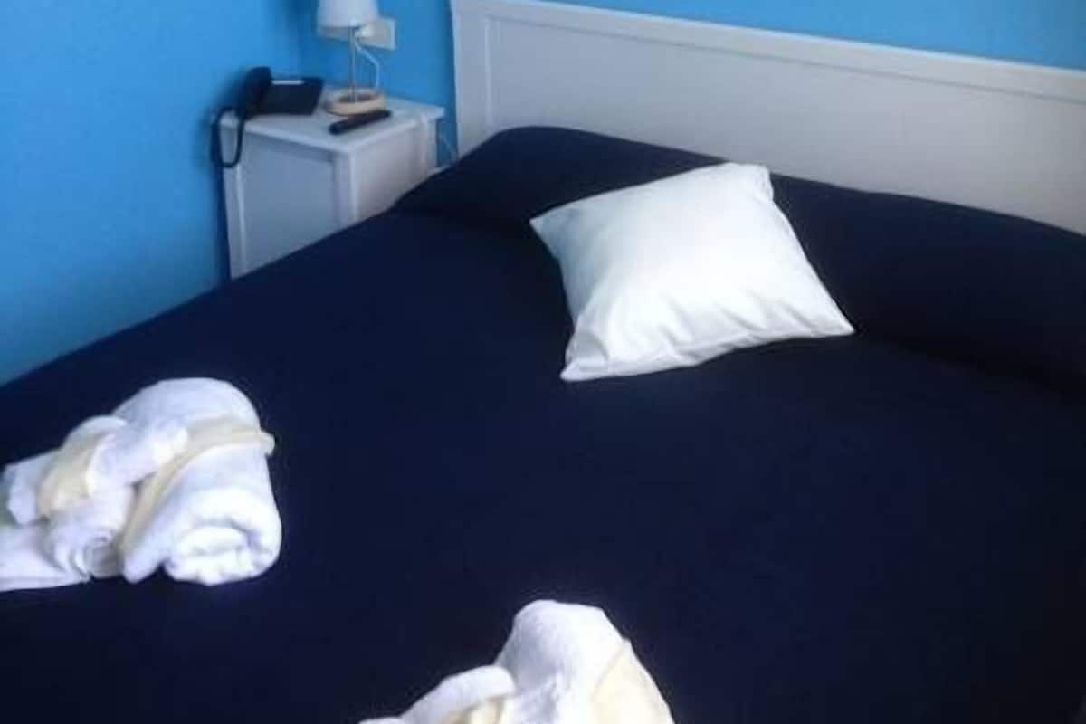 Habitación doble, accesible para personas con discapacidad | Ropa de cama de alta calidad, minibar, escritorio y wifi gratis