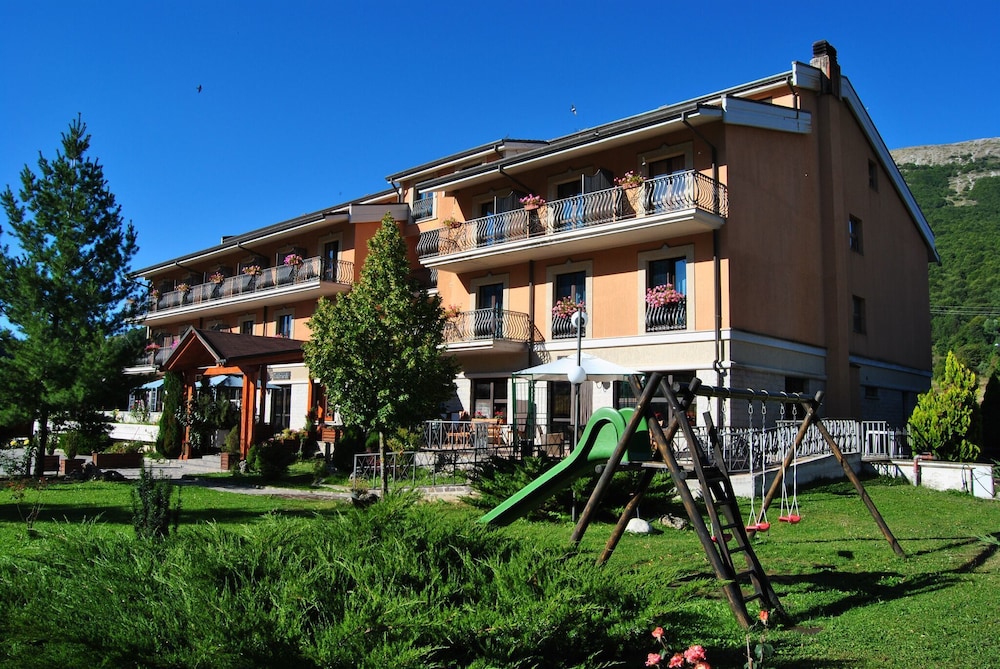 Alba Sporting Hotel image