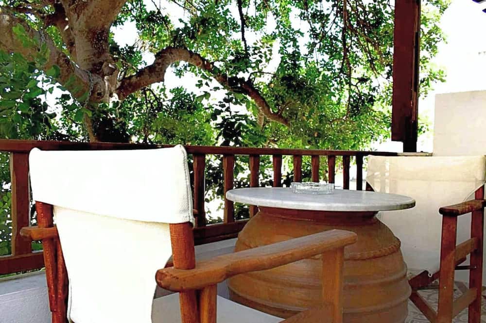 Tinos Heritage Plateia