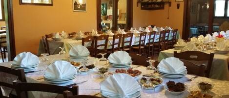 Lunch and dinner served, local cuisine