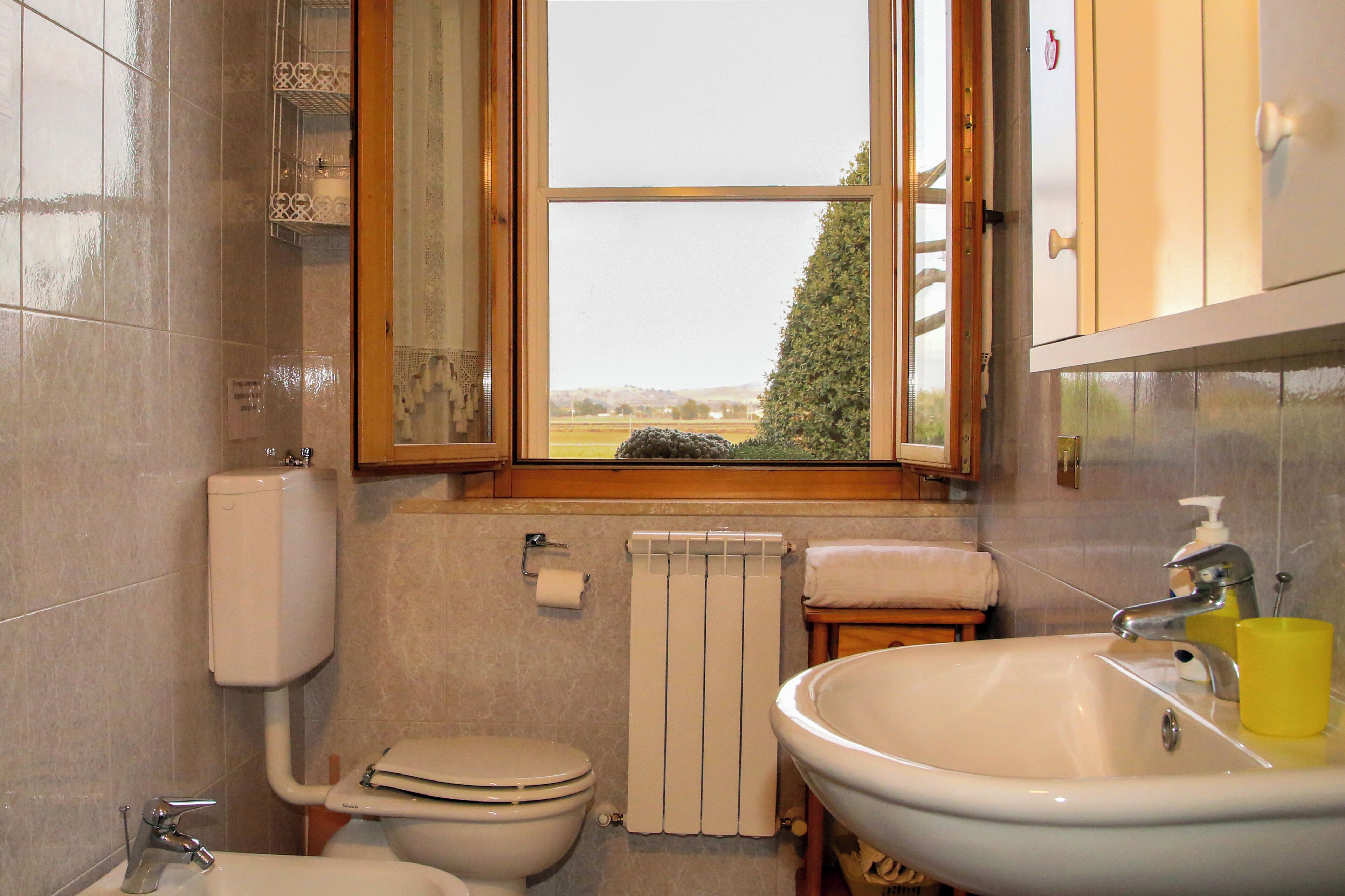 Classic-Apartment, 1 Schlafzimmer, Terrasse, Blick auf den Innenhof | Badezimmer