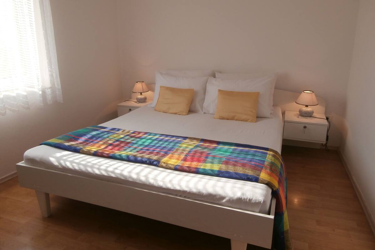 Wifi gratis y ropa de cama