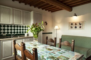 Comfort Apartment, 2 Bedrooms, Kitchen, Garden Area | Living area