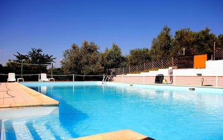 Seasonal outdoor pool, pool umbrellas, sun loungers