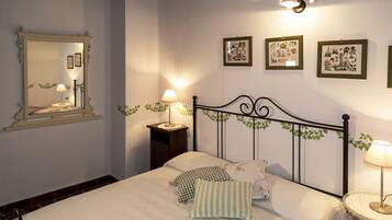 Standard Room, 1 Bedroom, Ensuite, Garden View | Individually decorated, individually furnished, desk, soundproofing