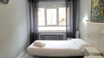 Economy tweepersoonskamer, 2 eenpersoonsbedden | Gratis wifi, beddengoed