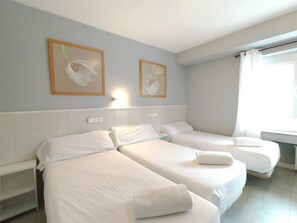 Couette en duvet, rideaux d’obscurcissement, accès au Wi-Fi (inclus)