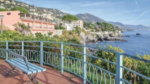 A coastal town with buildings on a hillside overlooking the sea. - Stunning apartment in Genova (GE) (Genova (GE))
