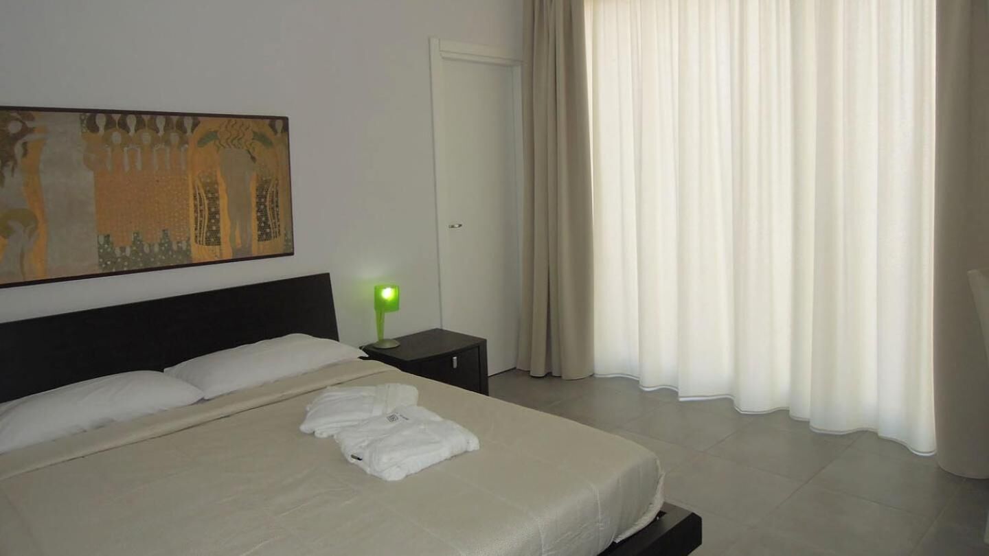 Minibar, in-room safe, desk, free cots/infant beds