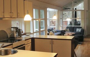 Réfrigérateur, plaque de cuisson, lave-vaisselle, cafetière/bouilloire