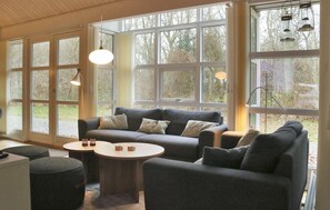 Smart TV, fireplace, DVD player