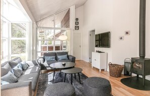 Smart TV, fireplace, DVD player - Awesome home in Hasle with sauna (Hasle)