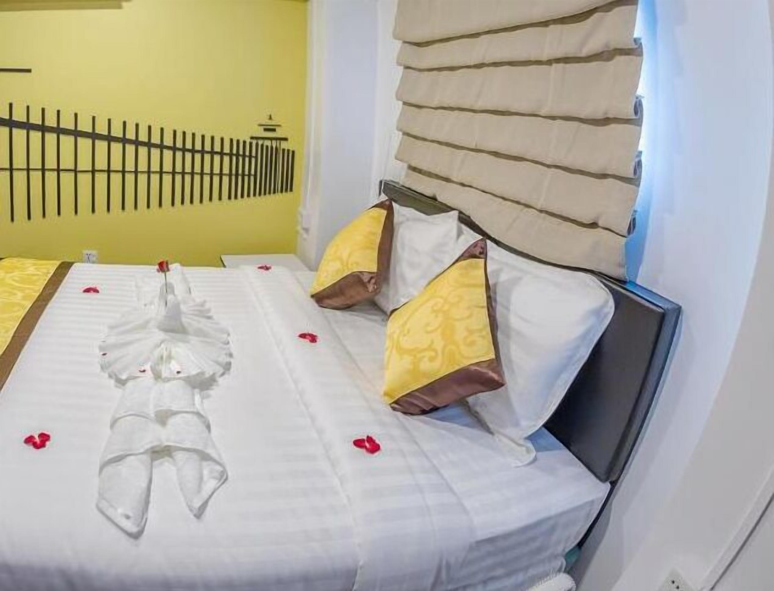 in-room safe, free wifi, bed sheets