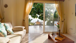Villa, 4 Bedrooms, Jetted Tub, Sea View | Ruang tamu | TV LED 
