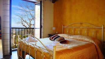 Premium bedding, iron/ironing board (on request), free WiFi, bed sheets