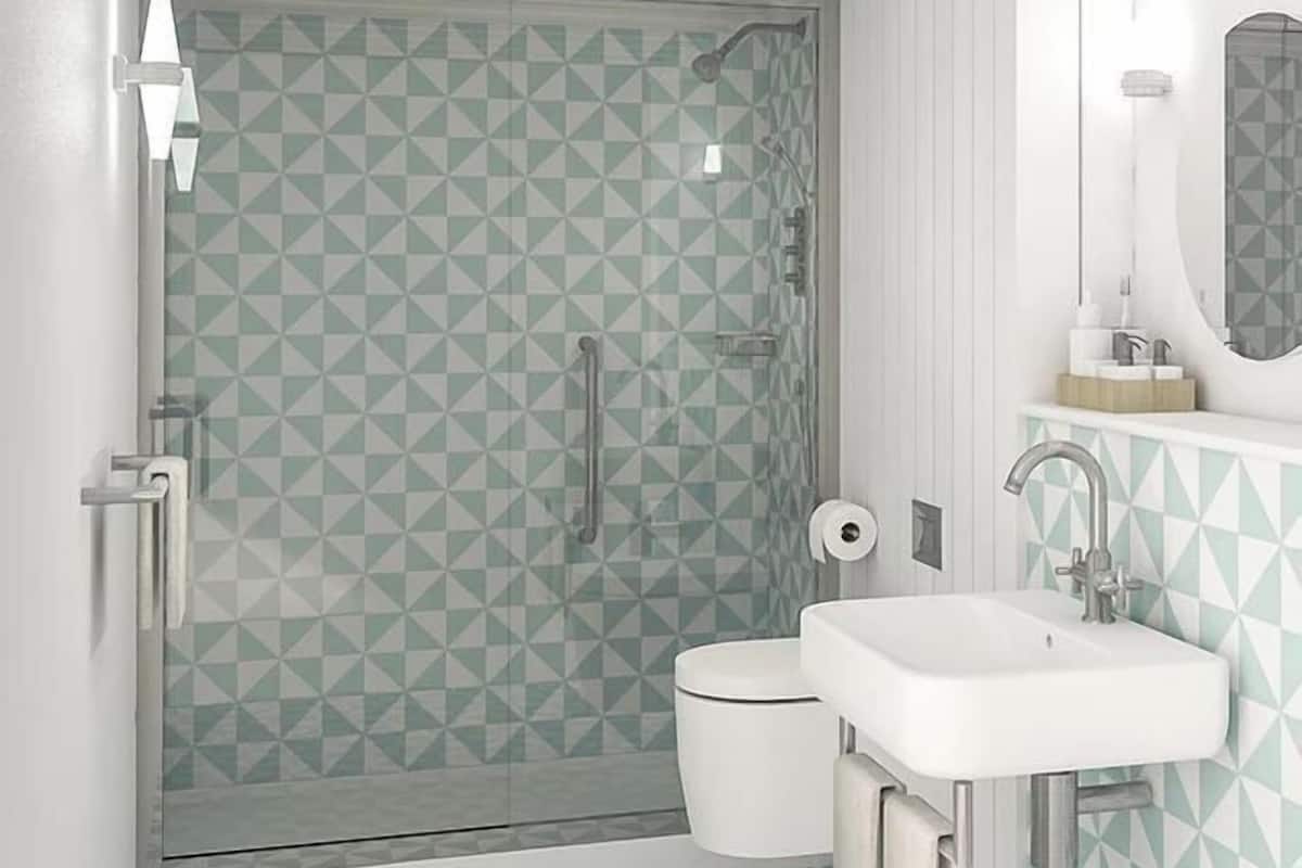 Baño | Regadera, amenidades de baño de diseñador, secadora de cabello, toallas