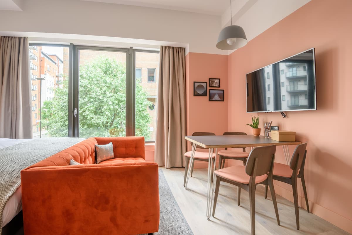 Study | Premium bedding, in-room safe, desk, laptop workspace