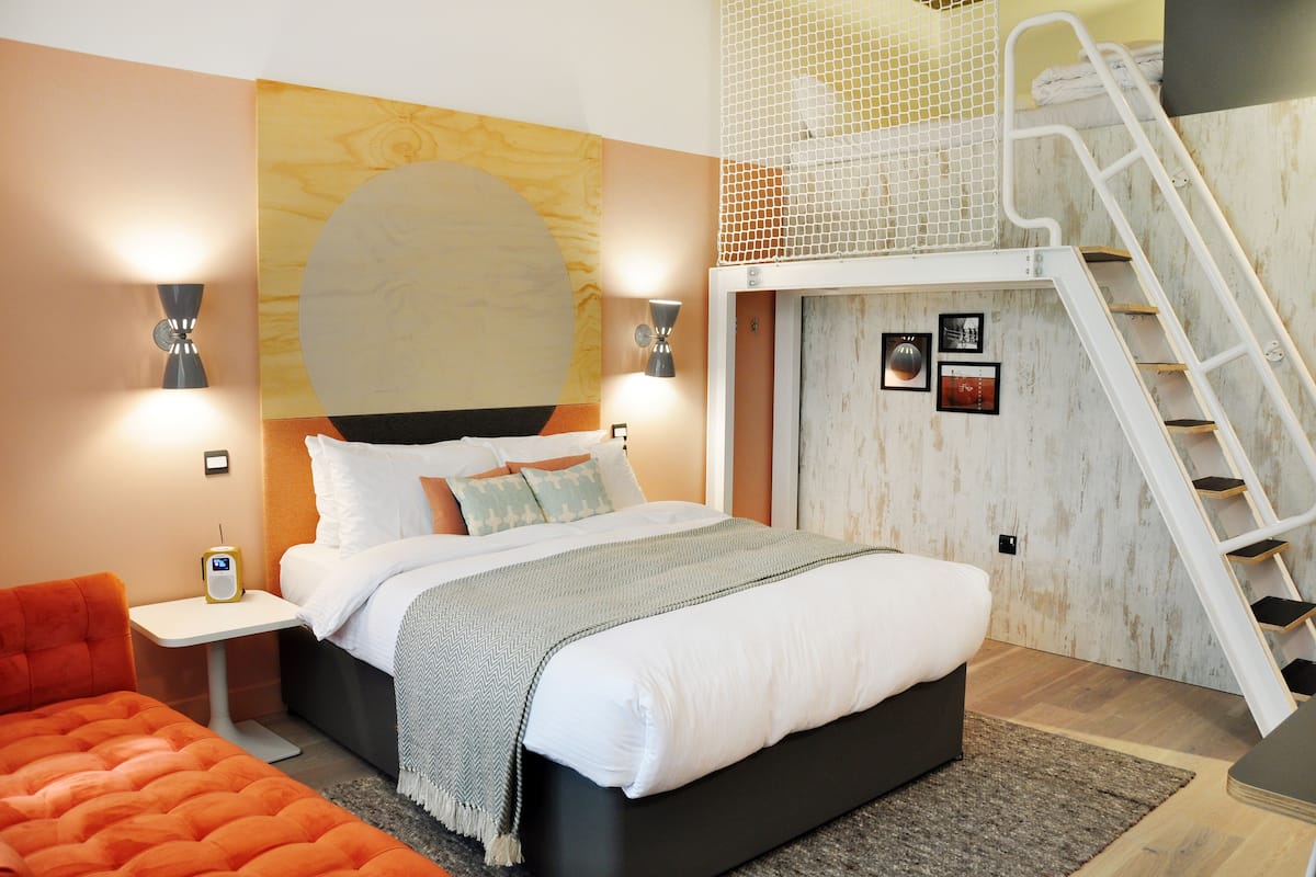 Master Loft | Premium bedding, in-room safe, desk, laptop workspace