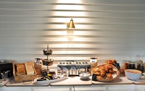 Daily full breakfast for a fee