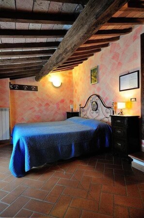 Habitación doble | Ropa de cama de alta calidad, escritorio, cunas gratuitas
