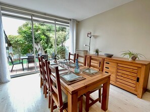 Dining - Spacious house for 6 - Near beach - Air-conditioned - Pets allowed (Sète)
