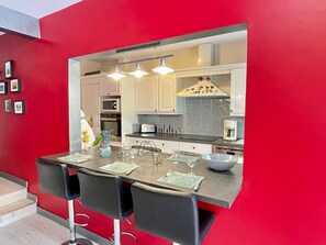 Fridge, microwave, oven, stovetop - Spacious house for 6 - Near beach - Air-conditioned - Pets allowed (Sète)