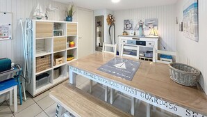 Dining - Cozy Renovated Beach House, 300m to Shore, Garden Terrace, Near Shops & Attractions (Saint-Pair-sur-Mer)