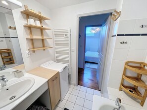 Unclassified image, 5 of 6, button