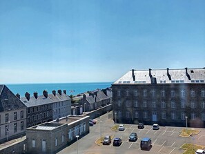 Exterior - Cozy apartment, 200m beach, private parking, WiFi (Granville)