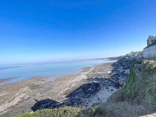Gemütliche Wohnung, 200m Strand, privater Parkplatz, WiFi