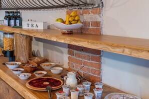 Daily continental breakfast for a fee - Agriturismo Bevione Davide (Farigliano)
