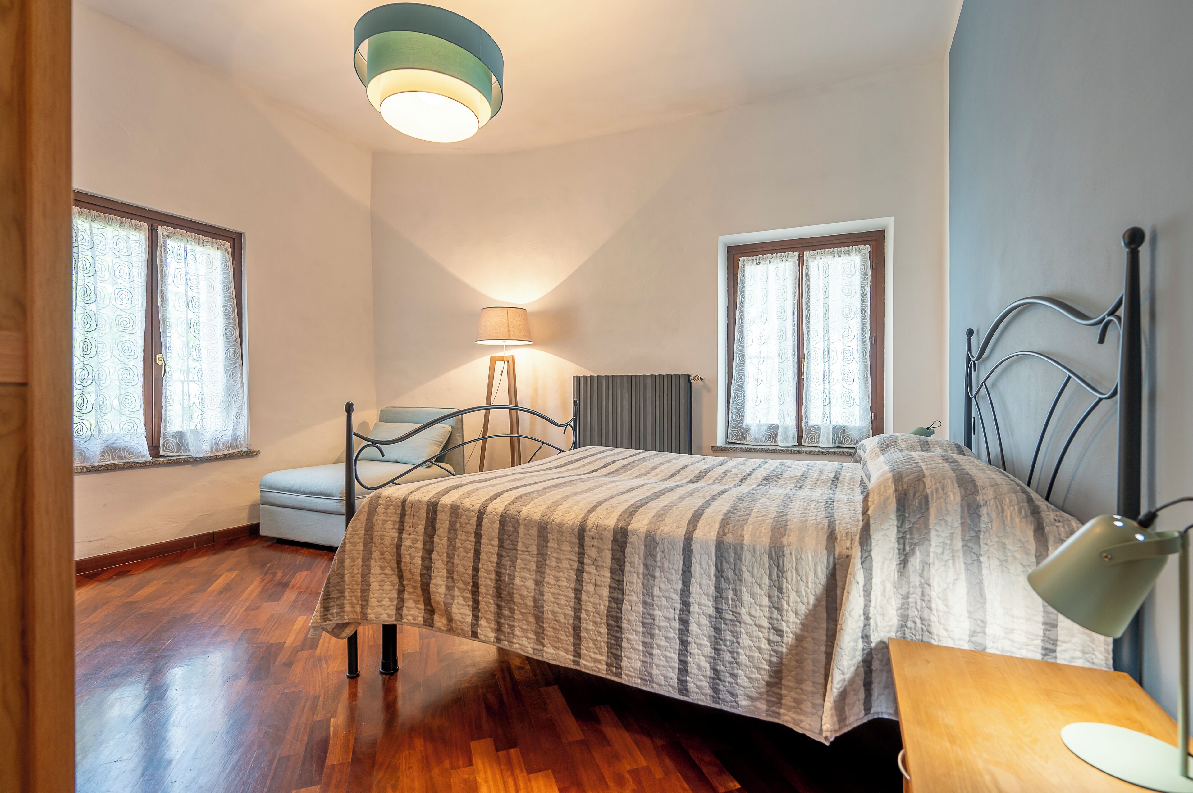 Appartamento Standard, 2 camere da letto, balcone, vista vigneti | Una cassaforte in camera, una scrivania, ferro/asse da stiro