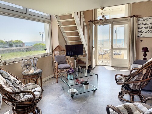 Duplex 50m from the beach & shops, private garden, parking available, no pets